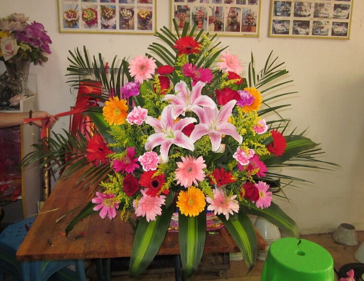 精美靓丽台式小花篮. 送生日 慰问 祝福 乔迁 开业都适宜鲜花篮