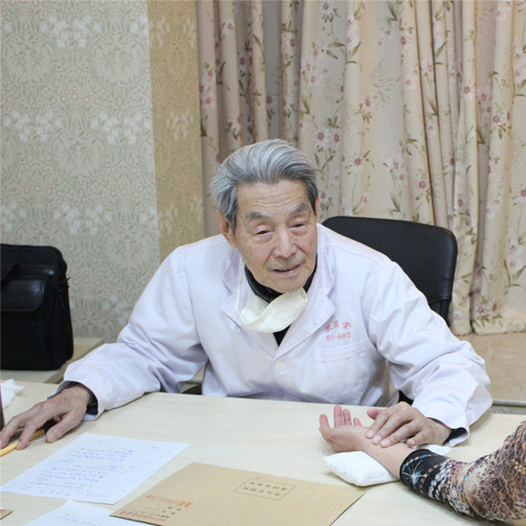 00 商品详情 【名老中医简介】:范爱群,96