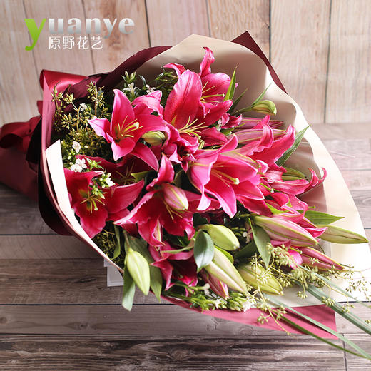 红百合韩式花束 商品图0