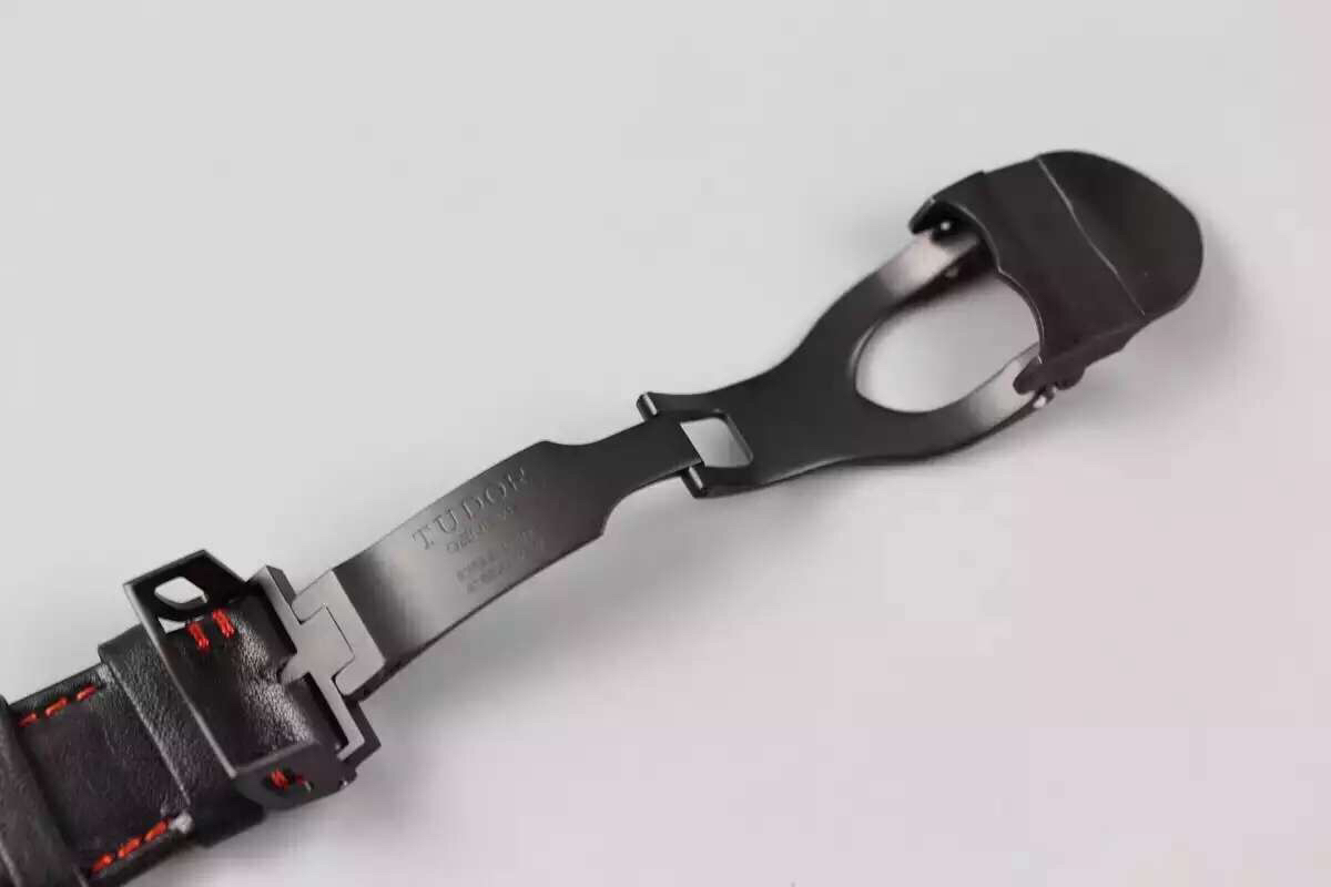 ZF帝驼 黑盾系列 复古杜卡迪 42000CR,7753自