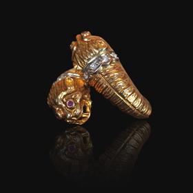 18K黄金镶红蓝宝石双狮戒指