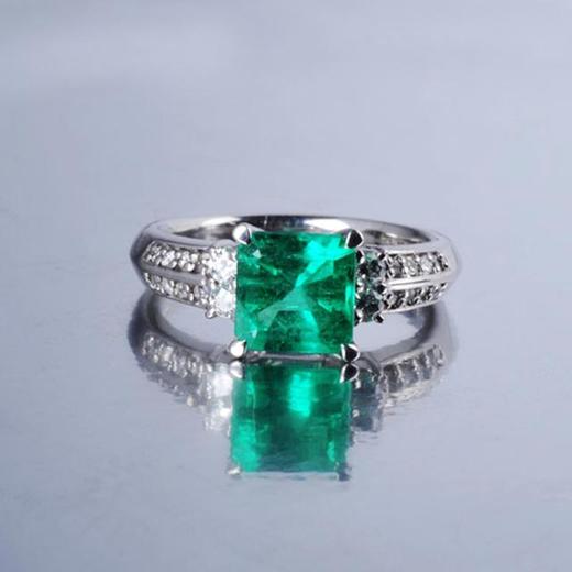 铂金镶钻天然祖母绿戒指 商品图0