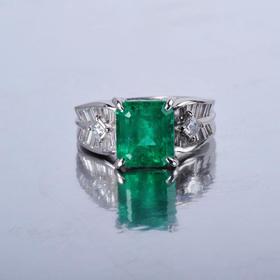 铂金镶钻天然祖母绿戒指