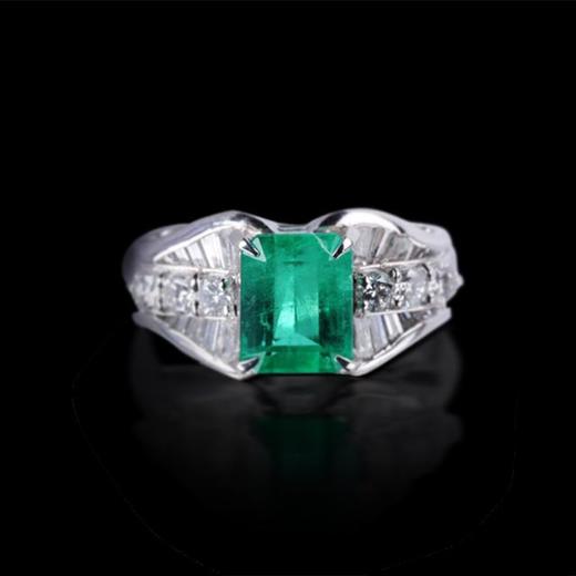 铂金镶钻祖母绿戒指 商品图0