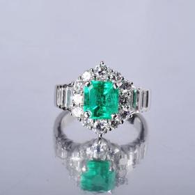 铂金镶钻天然祖母绿戒指