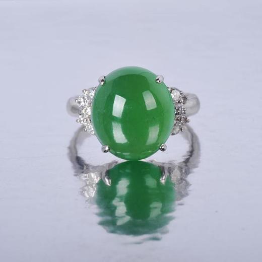 铂金镶钻天然翡翠戒指 商品图0