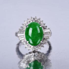 铂金镶钻天然翡翠戒指