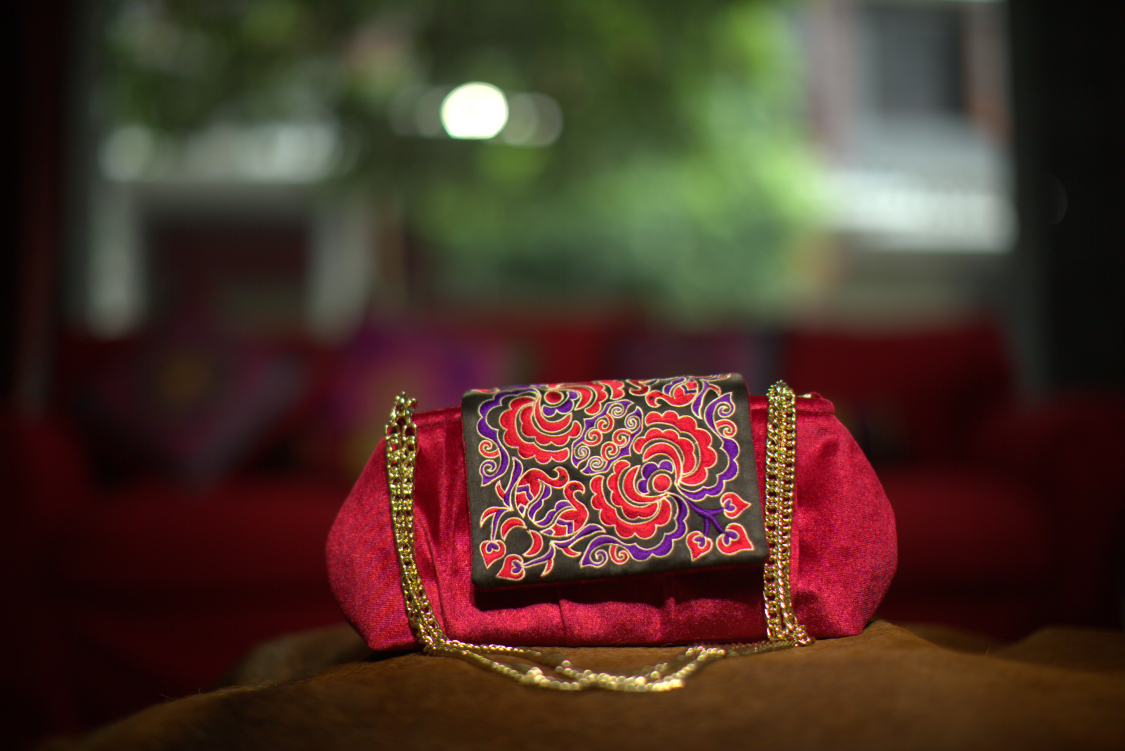 山谷居民品牌时尚苗绣单肩包/手拿包 - 醉琉璃