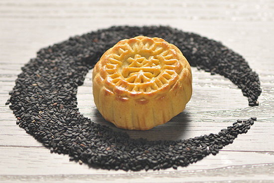 【预售】香港元朗荣华wingwah 粒粒蛋黄黑芝麻莲蓉月饼礼盒(8个装)