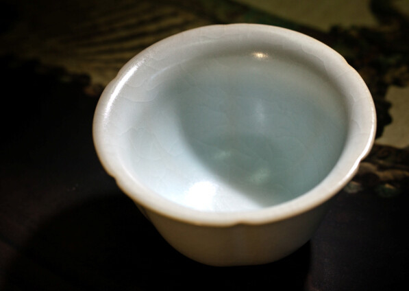 问鼎汝瓷天青大葵口杯(老底款)