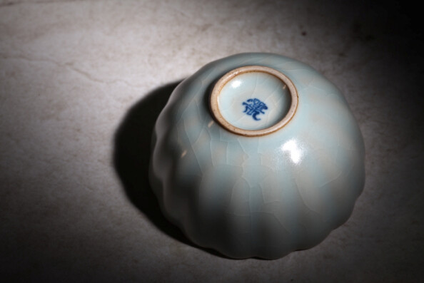 问鼎汝瓷天青莲花杯(老底款)