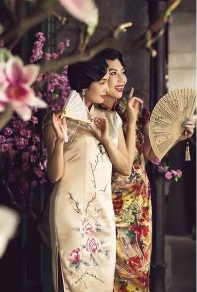 谢娜,赵丽颖,张含韵,古力娜扎,欧阳娜娜十位女神偶像,分别身着旗袍