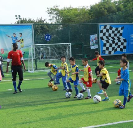 3次福田区中外教足球课包|提高孩子对足球与英